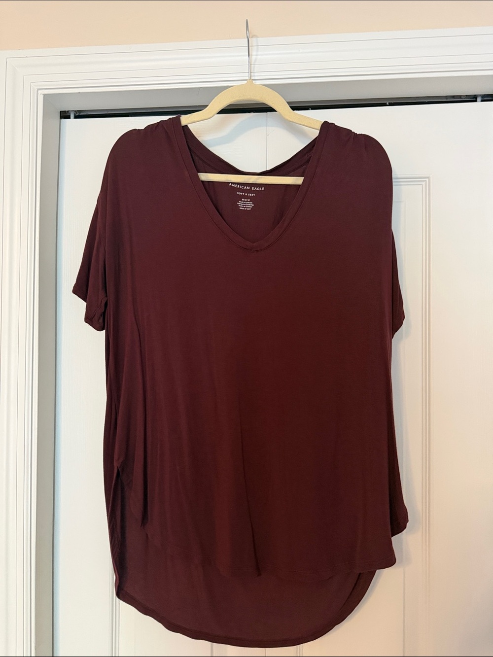 American Eagle Outfitters Short Sleeve V-Neck Tee - Burgundy